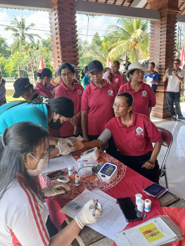 PELAKSANAAN KEGIATAN POSYANDU BALITA, LANSIA DAN BKB BANJAR DINAS NYELATI DESA KUWUM